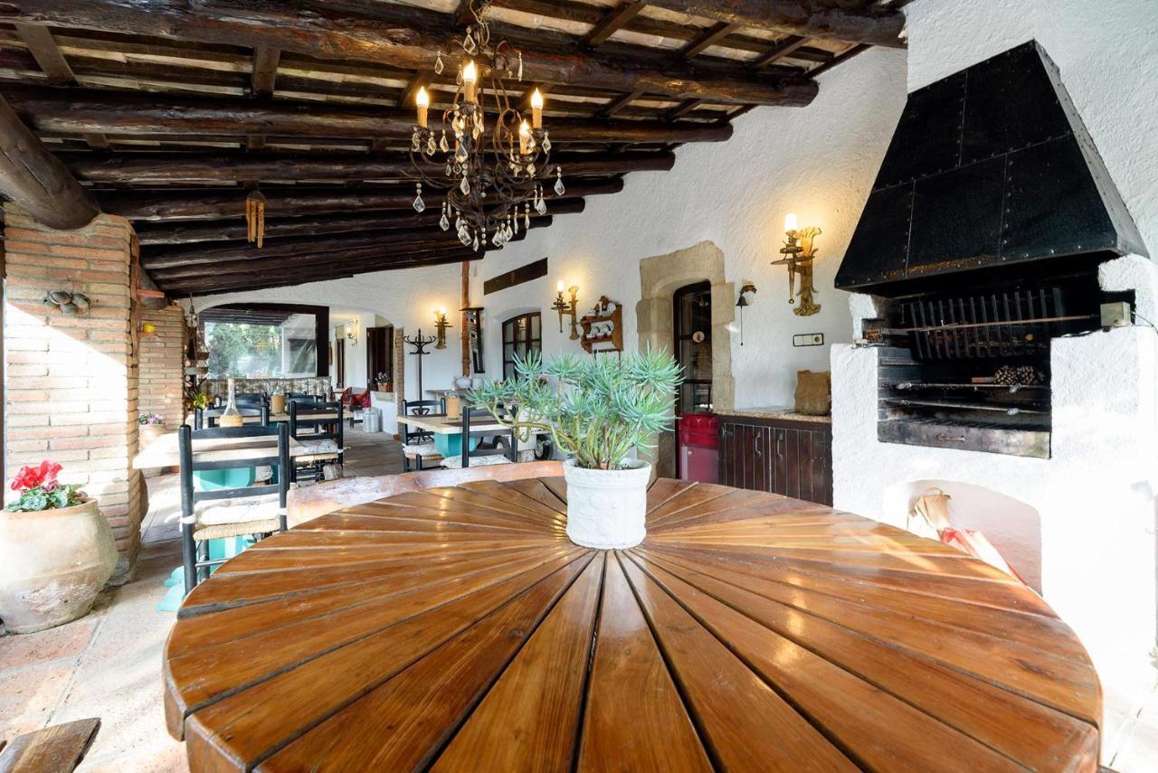 Masia Can Manent Del Bosc S XVIII Santa Eulalia de Ronsaná Eksteriør billede